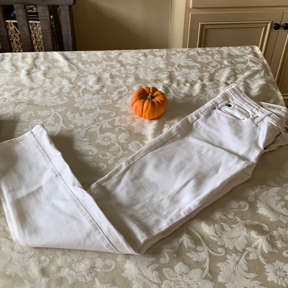 AG “the stilt” white jeans. 27R. Cigarette Leg